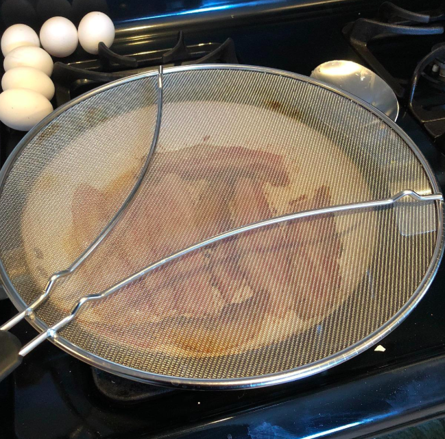 A reviewer photo of the screen covering a pan filled with bacon