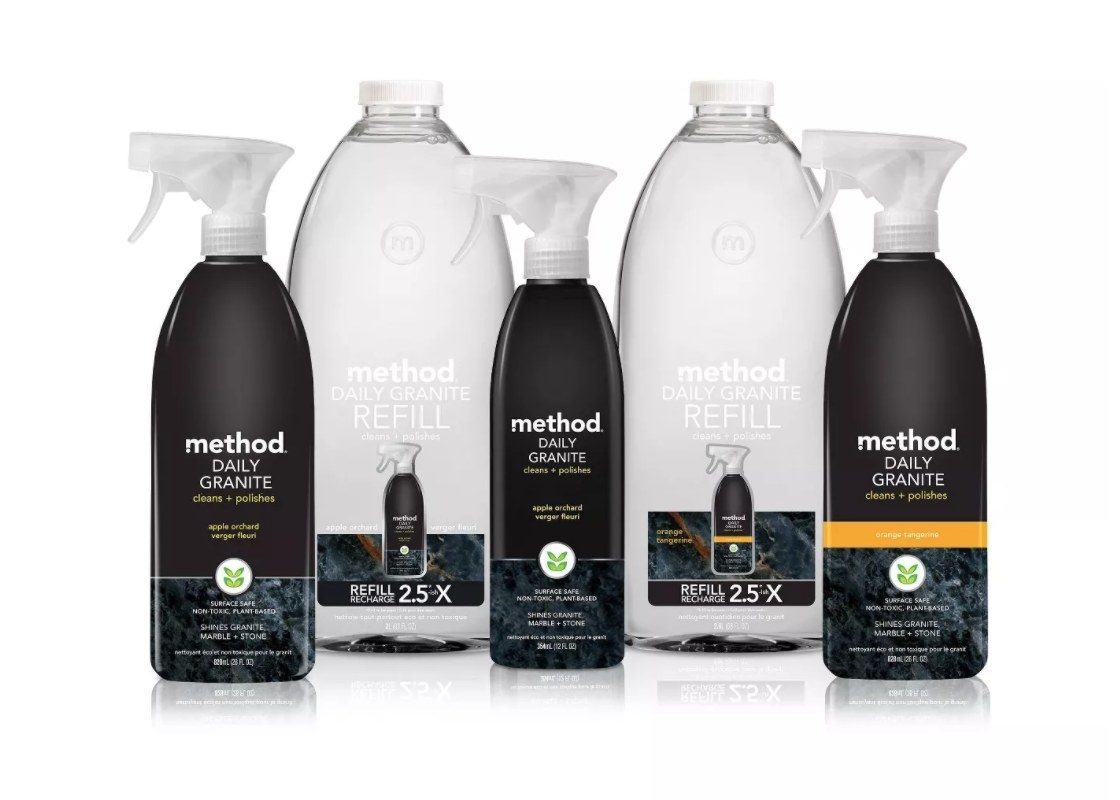 A bunch of cleaning bottles in black and gray