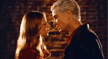 Spike and Buffy kissing