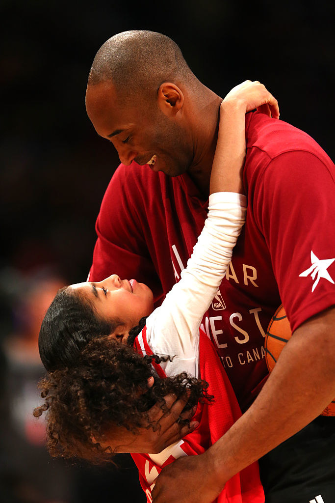 Kobe Bryant hugs his daughter Gianna at an NBA All-Star Game