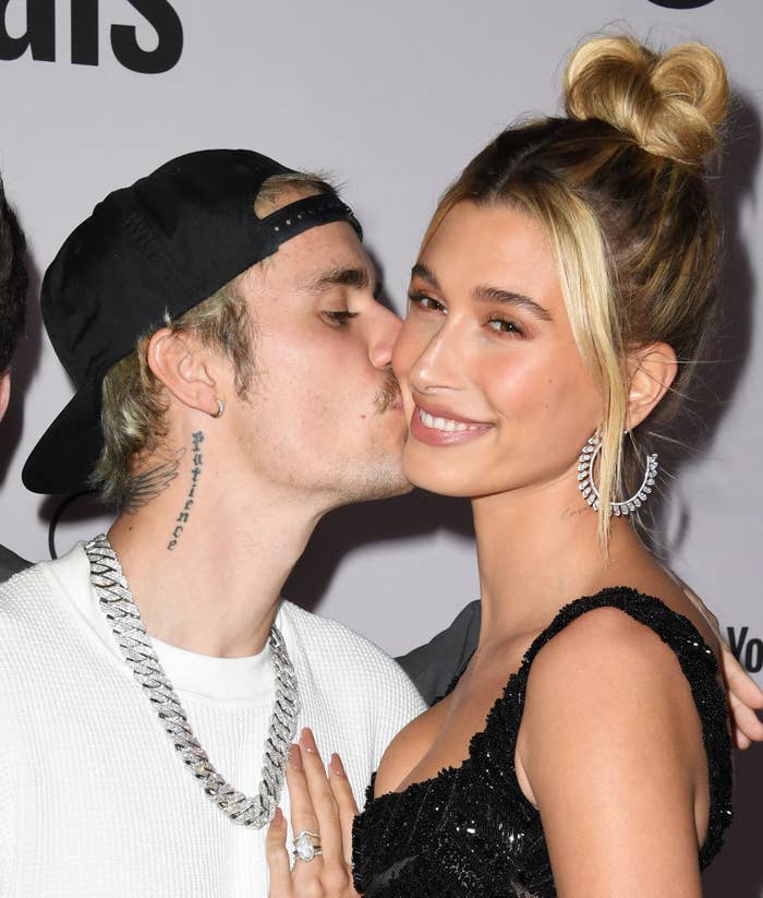 Justin kissing Hailey&#x27;s cheek