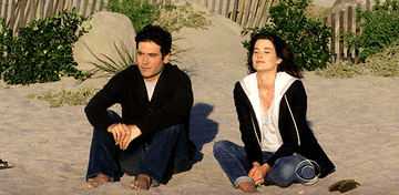 Red and Robin sitting on the beach