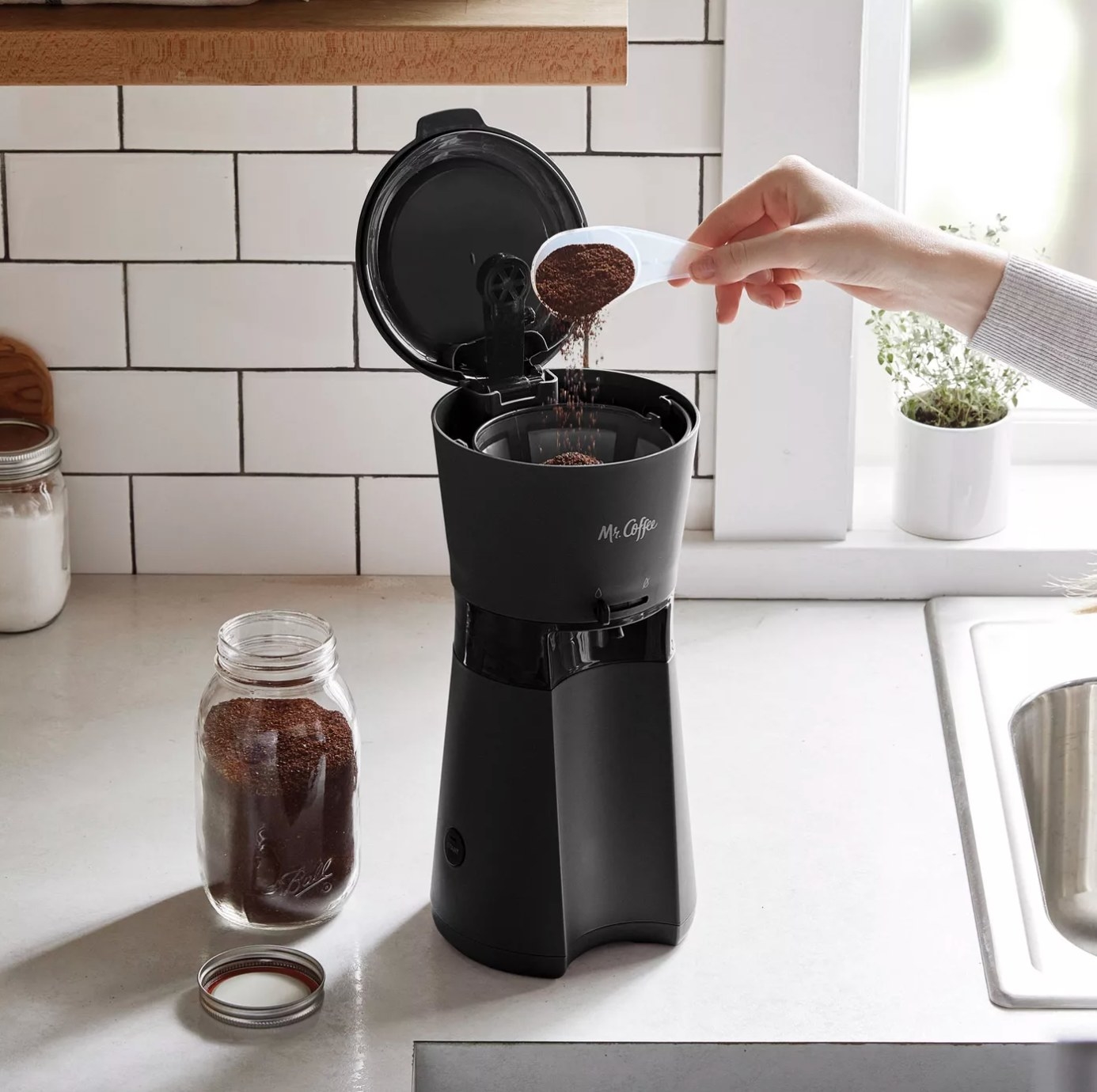 The iced coffee maker in black