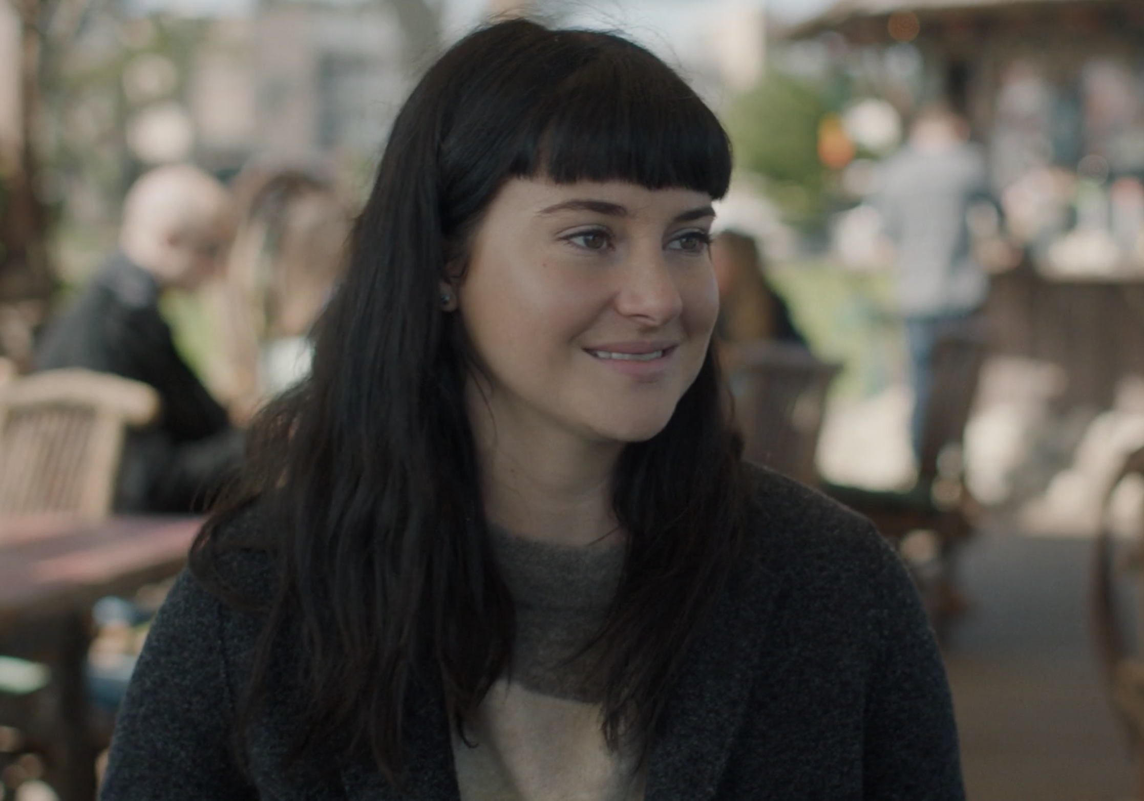 Shailene Woodley with very short bangs