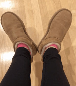 buzzfeed editor wearing the ankle length uggs in chestnut