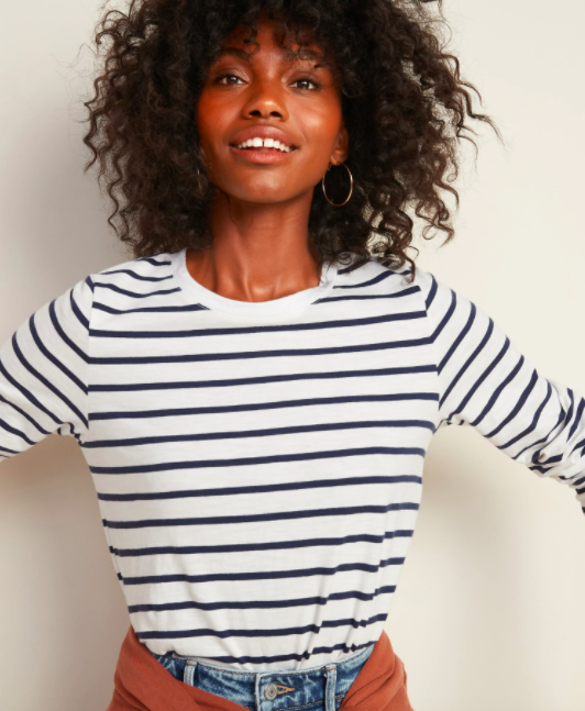 the T-shirt in white with black stripes