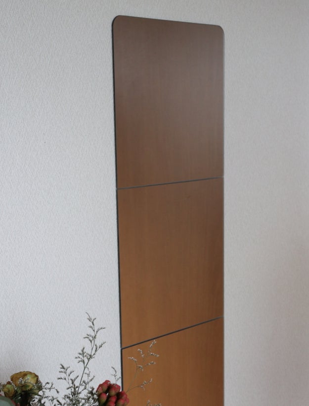 壁に 貼る 鏡ってめっちゃ便利じゃん 狭い部屋でも邪魔にならないからいいわ Buzzfeed Japan 全身鏡 が欲しい でも部屋のスペースがない B ｄメニューニュース Nttドコモ