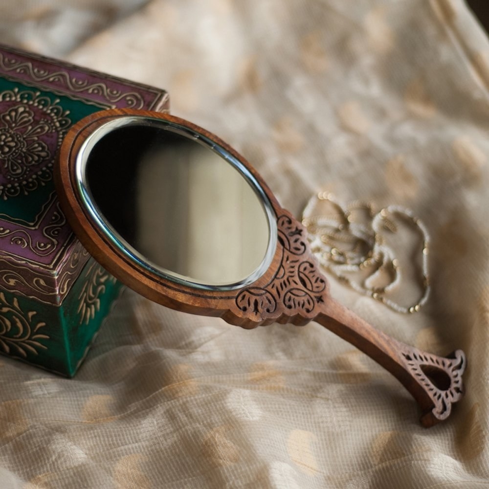 Handheld mirror