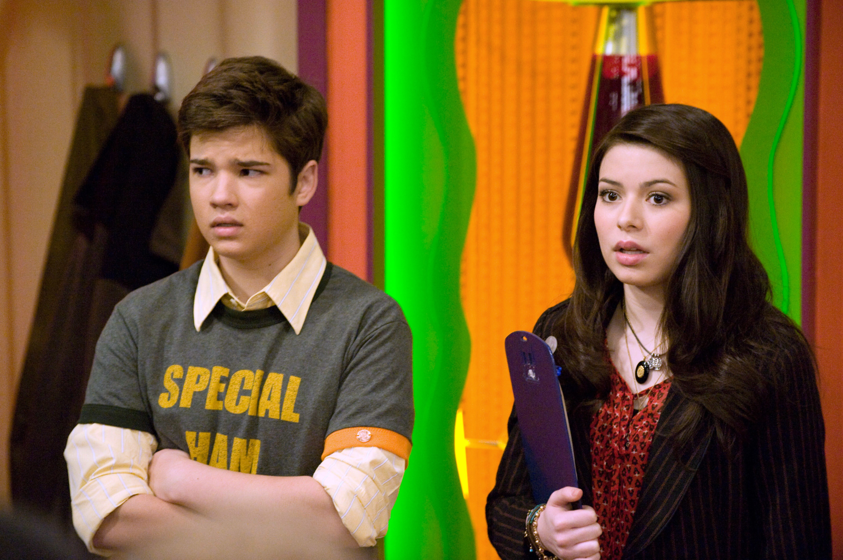 Nathan Kress as Freddie and Miranda Cosgrove as Carly in &quot;iCarly&quot;