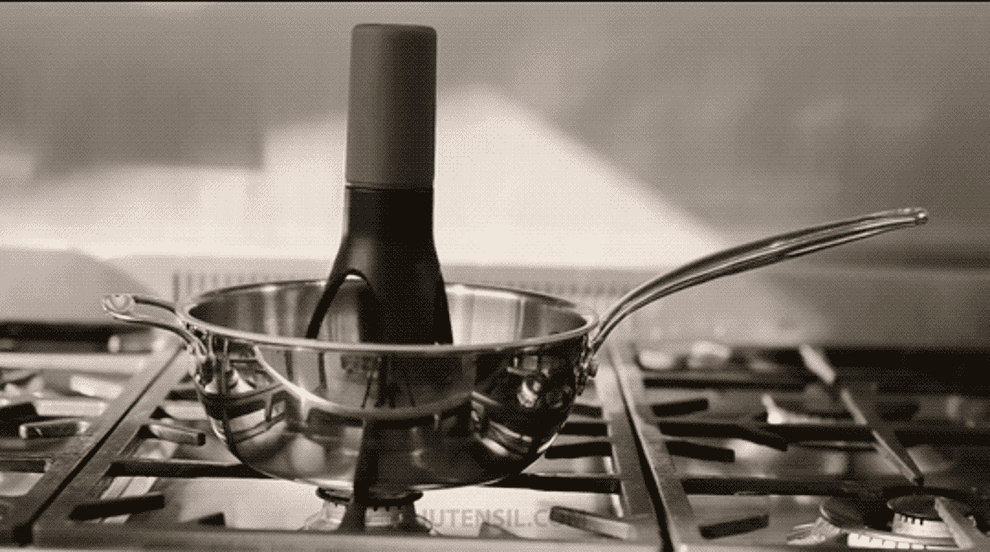 Gif of the pan stirrer moving and rotating back and forth in a sauce pan