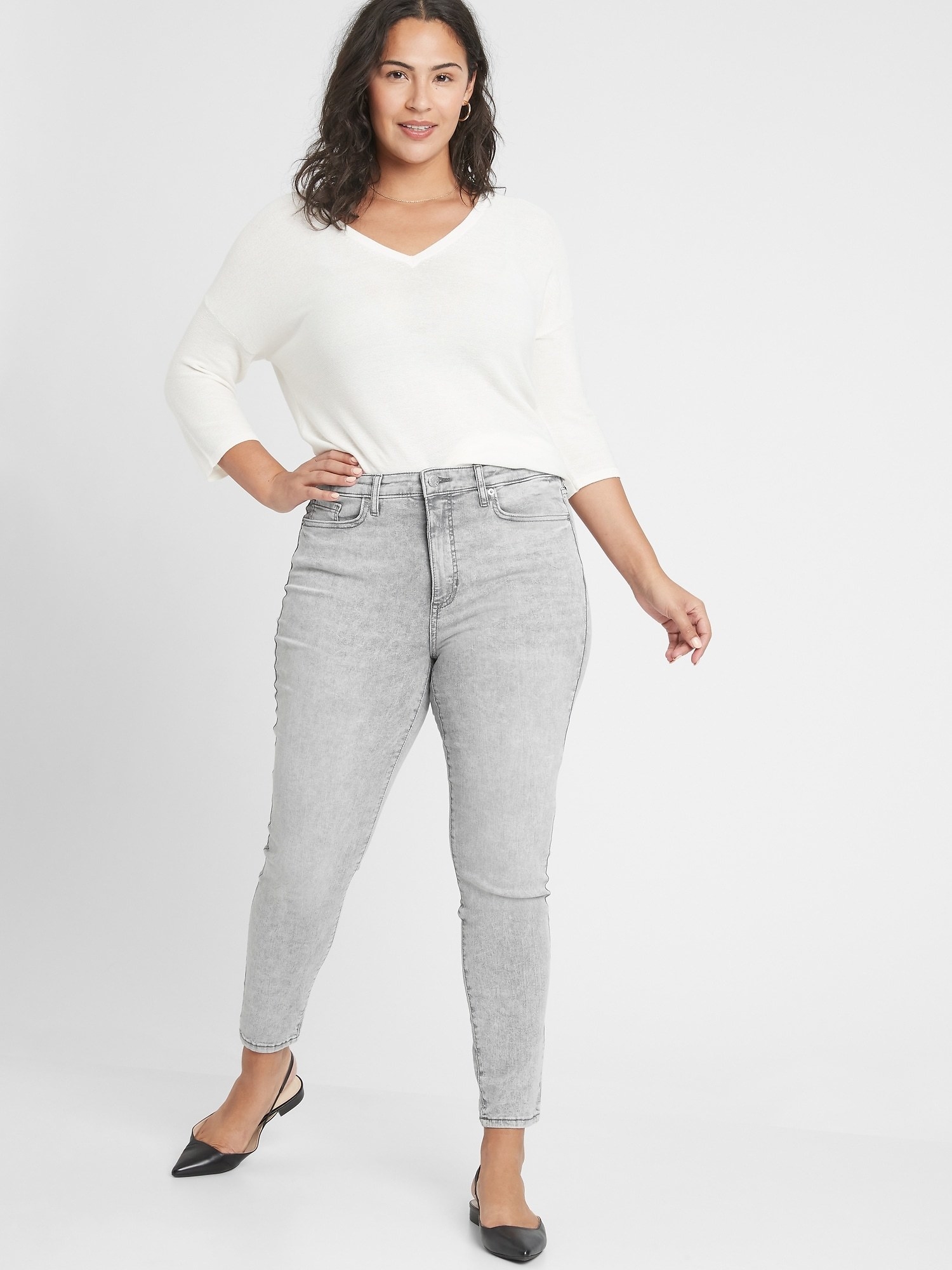 Model in the light grey mid-rise jeans