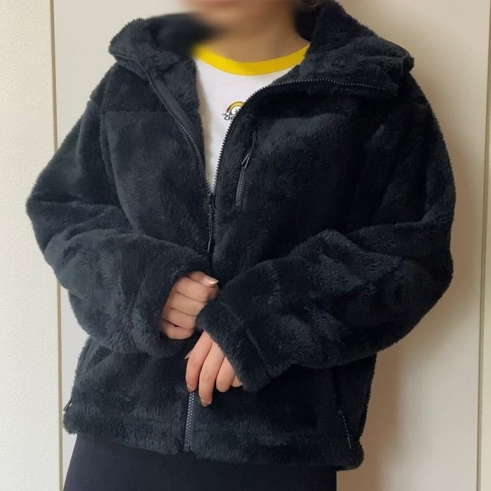 毛布に包まれてるみたい…！ユニクロの“モフモフパーカー”があったかくて気持ちいい！