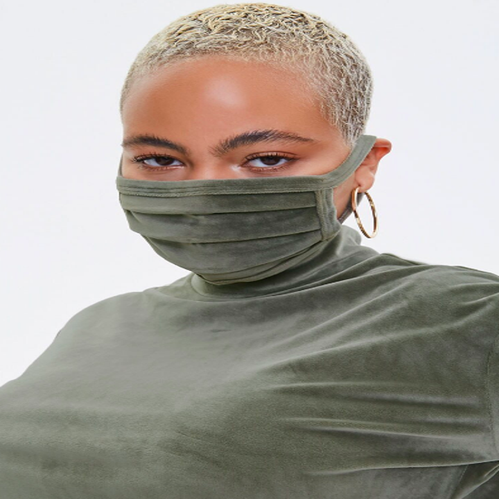 Pleated mask in same material as top and bottom