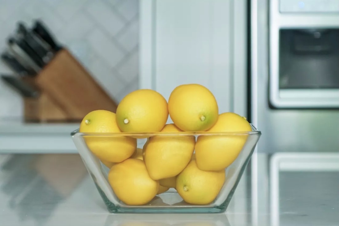 The 11 piece unscented lemon vase filler