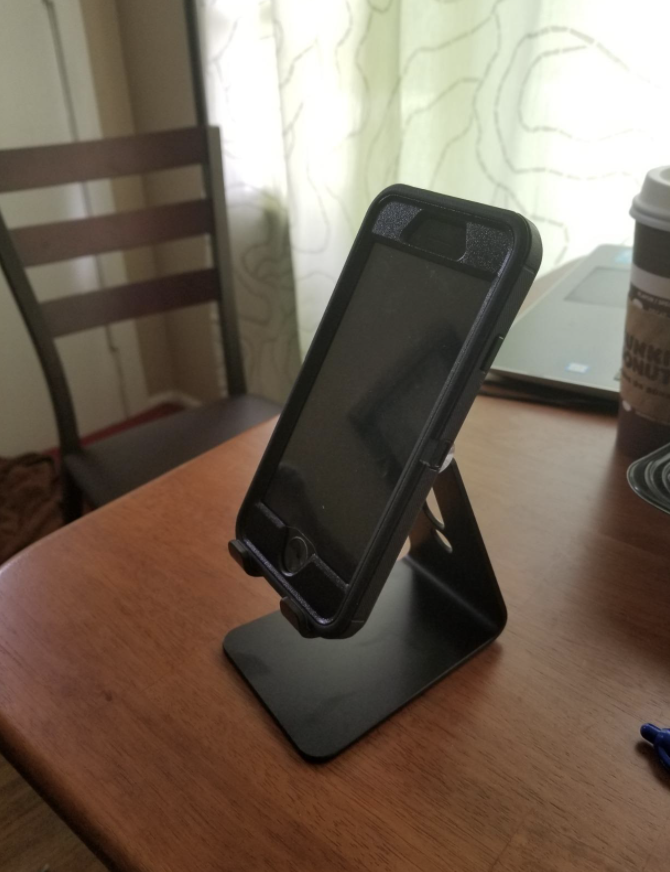 Customer uses phone stand with Galaxy Note 8 in a bulky case 