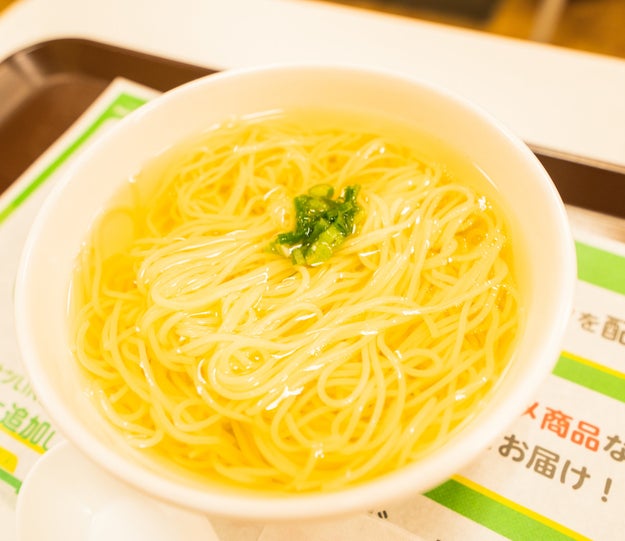 ミスドって麺も美味いのか 310円の 汁そば が隠れた逸品だった Buzzfeed Japan ミスドに隠れた逸品があると聞いて Yuya H ｄメニューニュース Nttドコモ