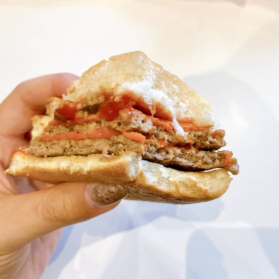 正直ナメてました マックの 激辛チーズバーガー マジで辛いけどめちゃウマです