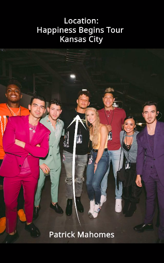 A photo of Patrick Mahomes with the Jonas Brothers