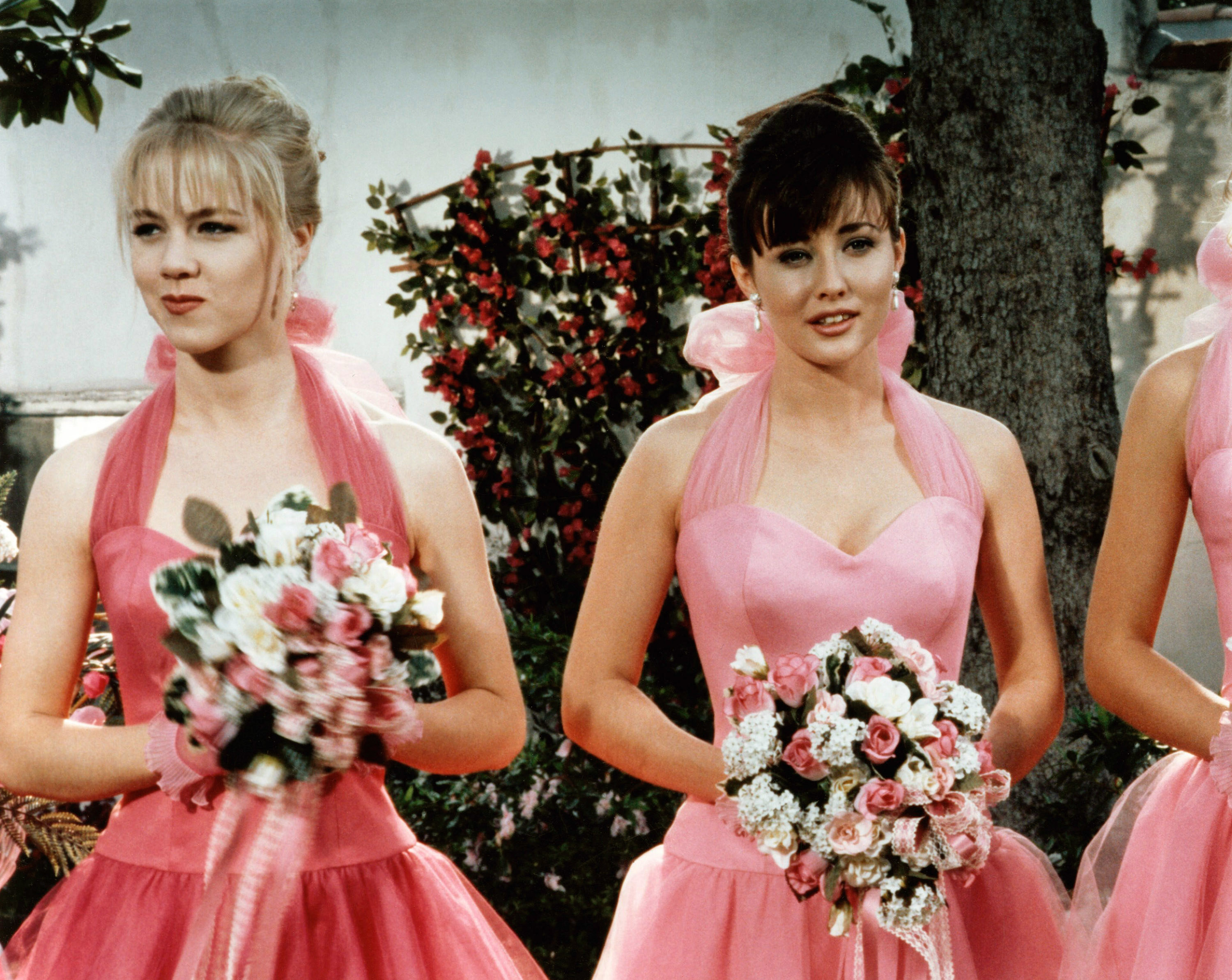 Jennie Garth and Shannen Doherty stand side-by-side during the Season 2 episode &quot;Wedding Bells Blues&quot;