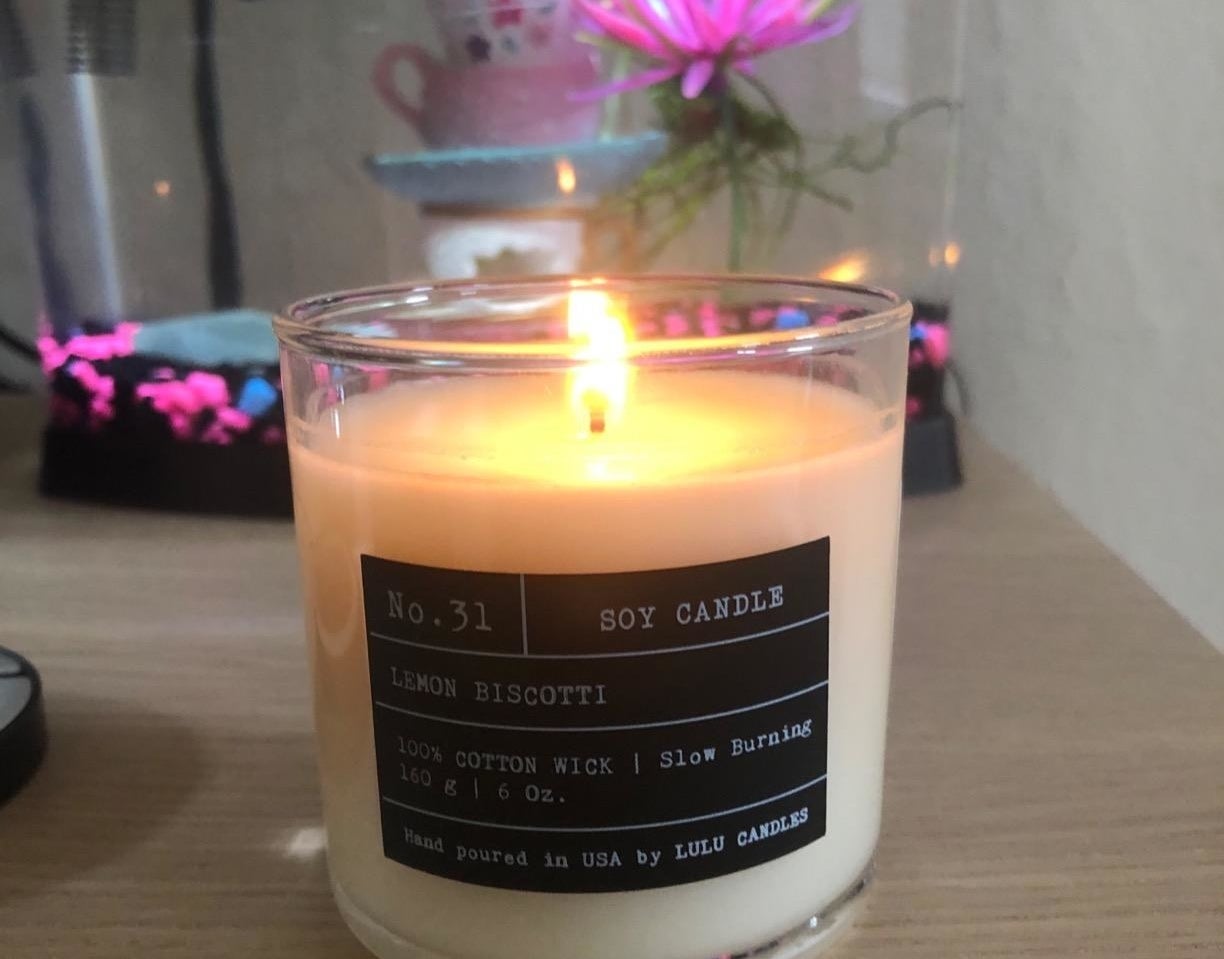 The lemon biscotti candle