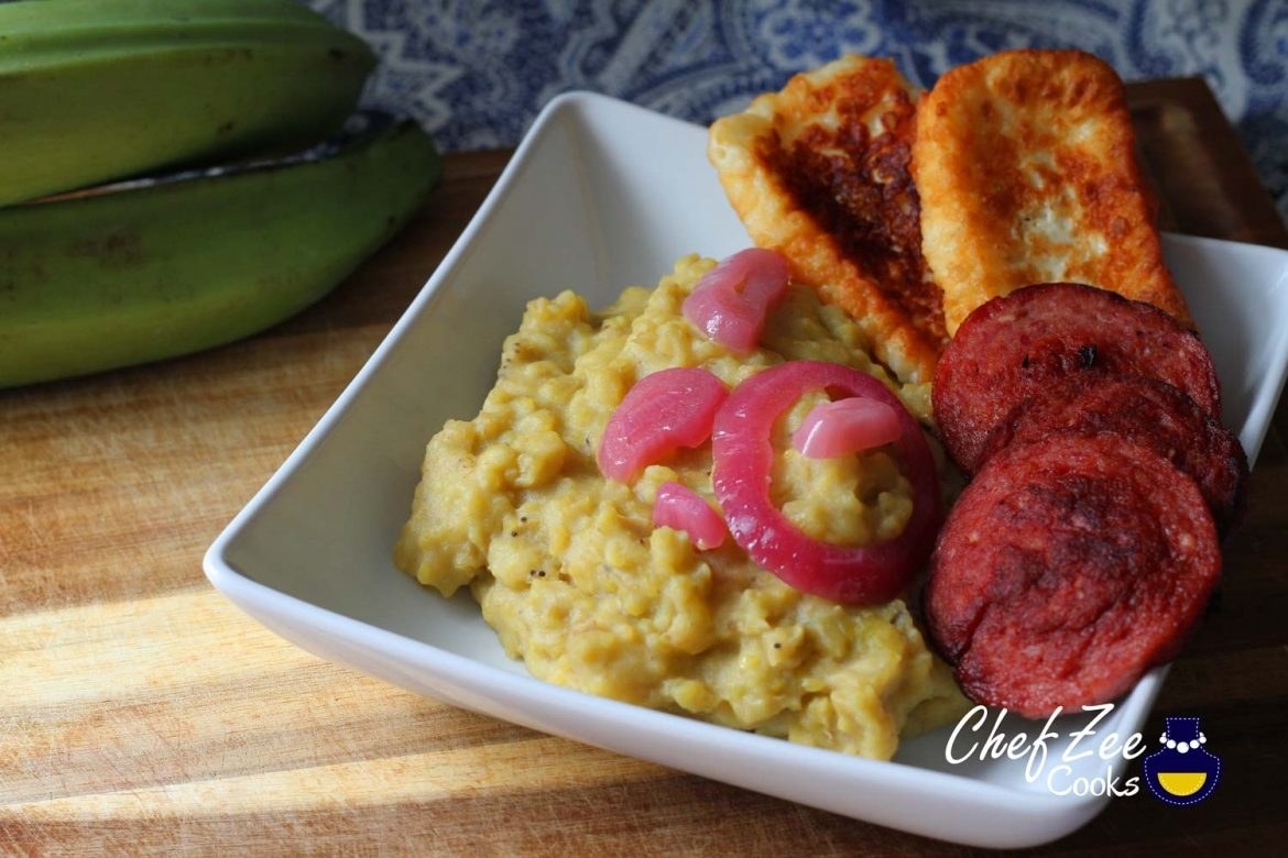 A bowl of mangú topped with pickled red onions.