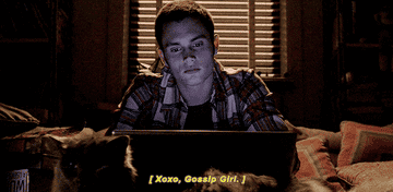 Dan looks at his screen as the voiceover says &quot;XOXO, Gossip Girl&quot;