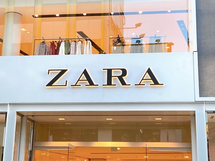 これは人気出そう Zaraの チェック柄パンツ は腰回りがスッキリきれいに見える ハイライズで脚長効果もバツグンです これは人気出そう Zaraの チェック柄パンツ は腰回りがスッキリきれいに見える ハイライズで脚長効果もバツグンです