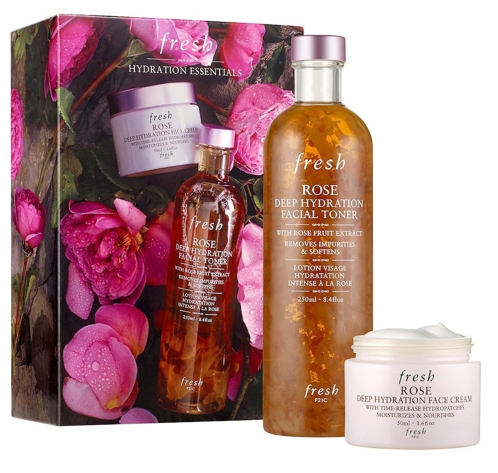 The kit with toner and face cream