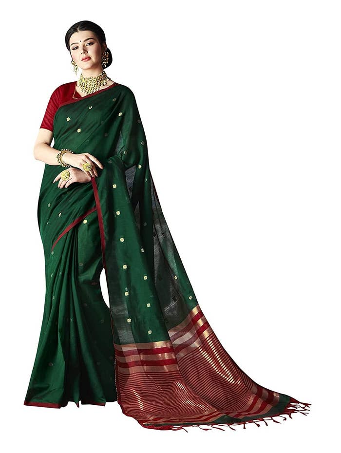 A woman dressed up in the saree.