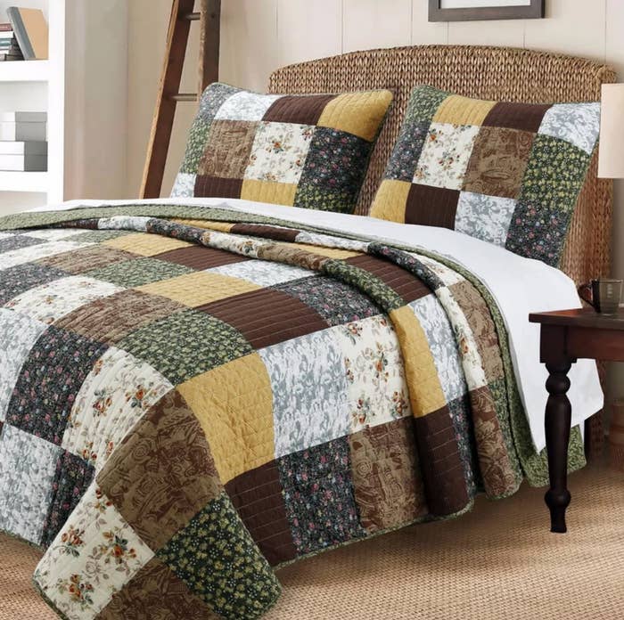 The reversible queen quilt with two matching shams