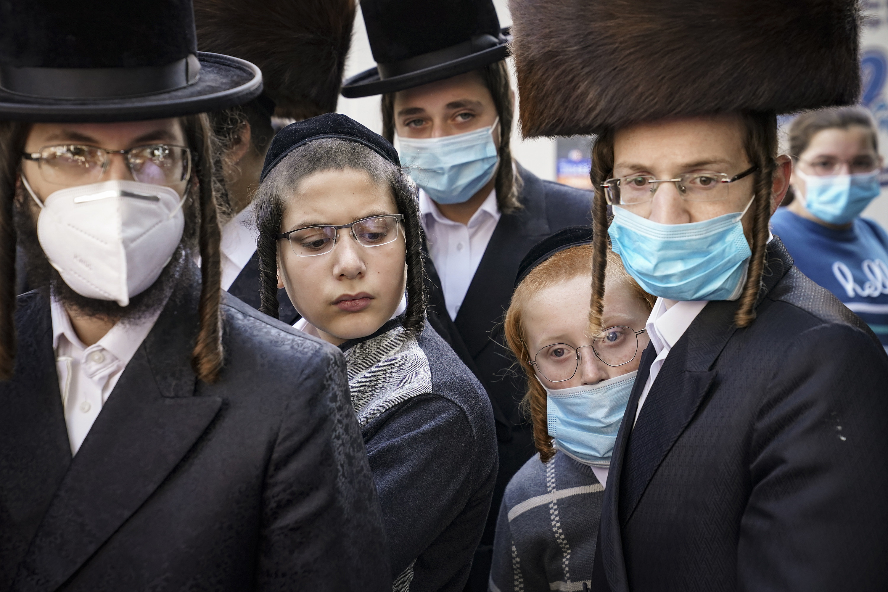 Помощь евреям. Ортодоксы в Израиле. Хасиды в Нью-Йорке.