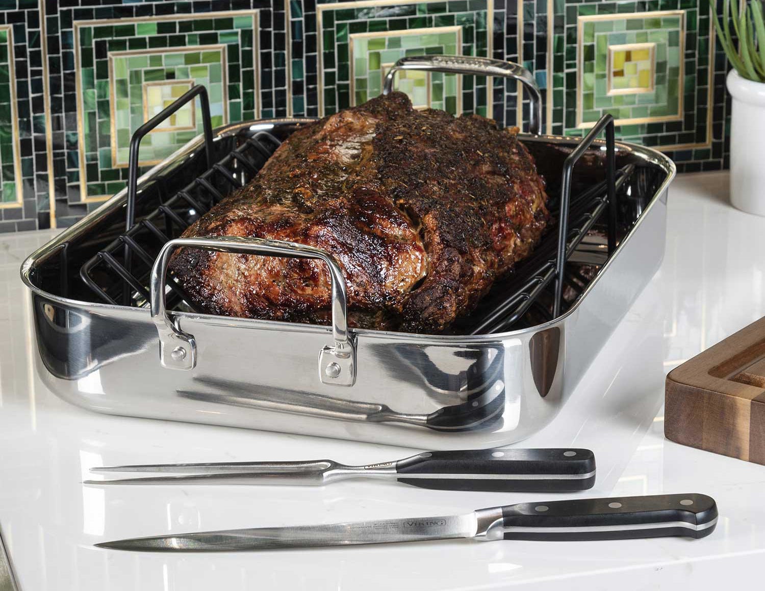 The roaster holding cooked meat