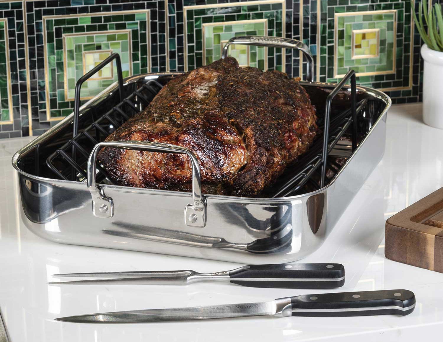 The roaster holding cooked meat