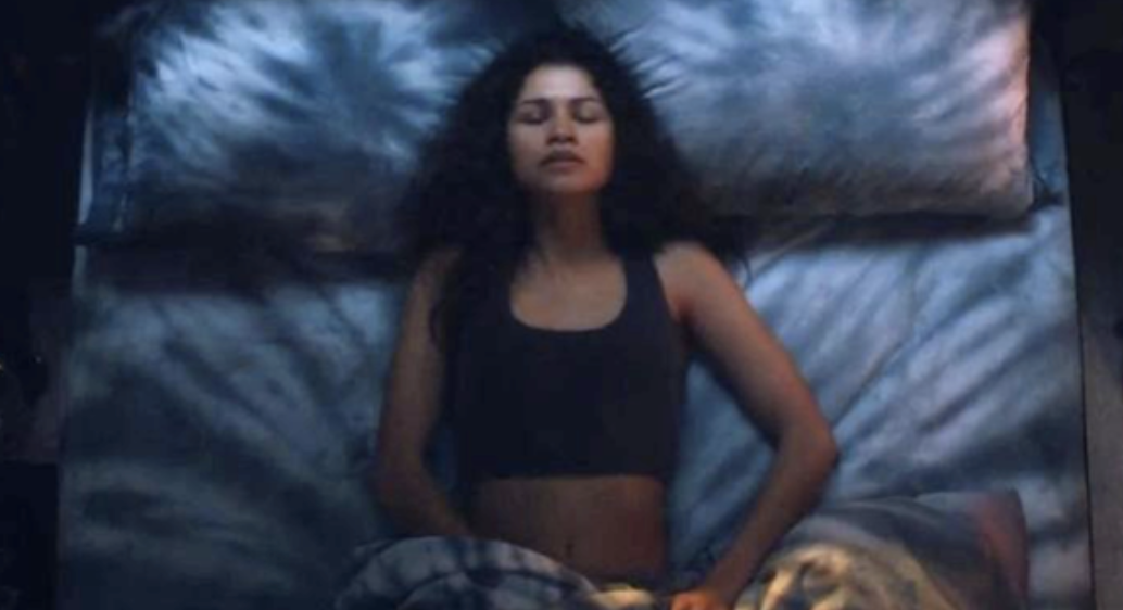 Rue lying in bed and touching herself in &quot;Euphoria&quot;