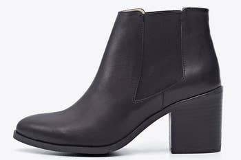 The heeled Chelsea boots in black