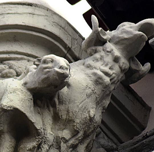 スペインの女性像、修復後にゆるゆるの表情になってしまう スペインの女性像、修復後にゆるゆるの表情になってしまう