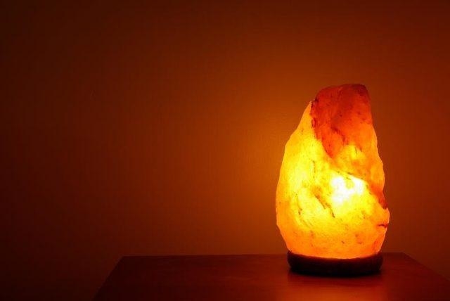 A reviewer&#x27;s photo of the Himalayan salt lamp turned on
