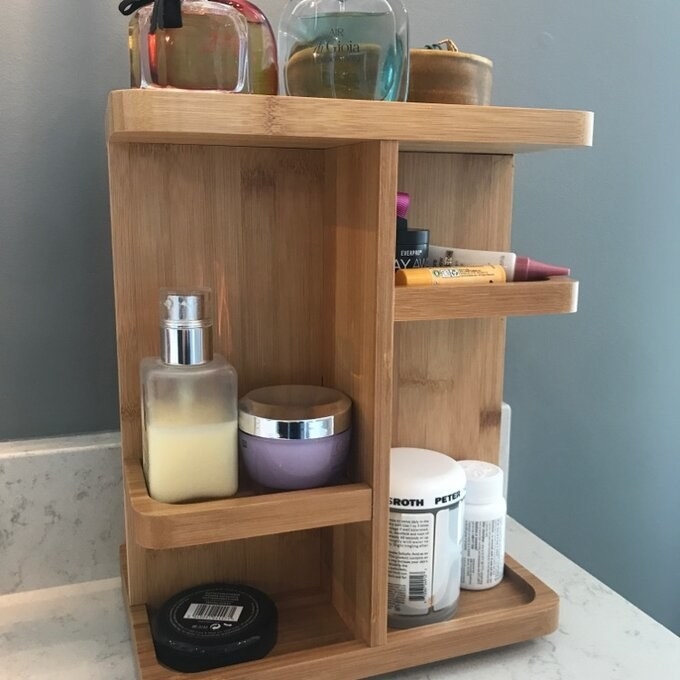 The makeup organizer