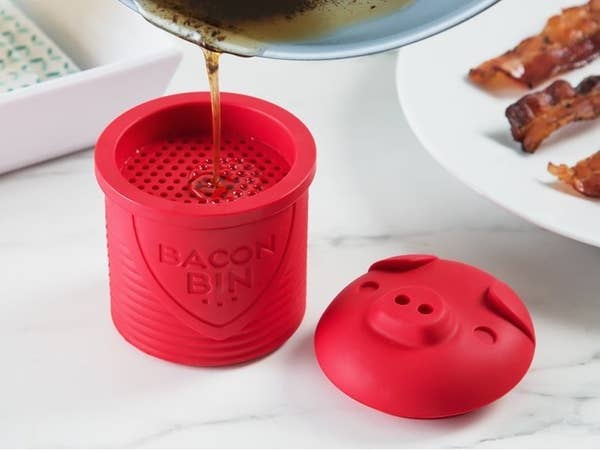 Pot drizzling grease into a silicone container to store grease 