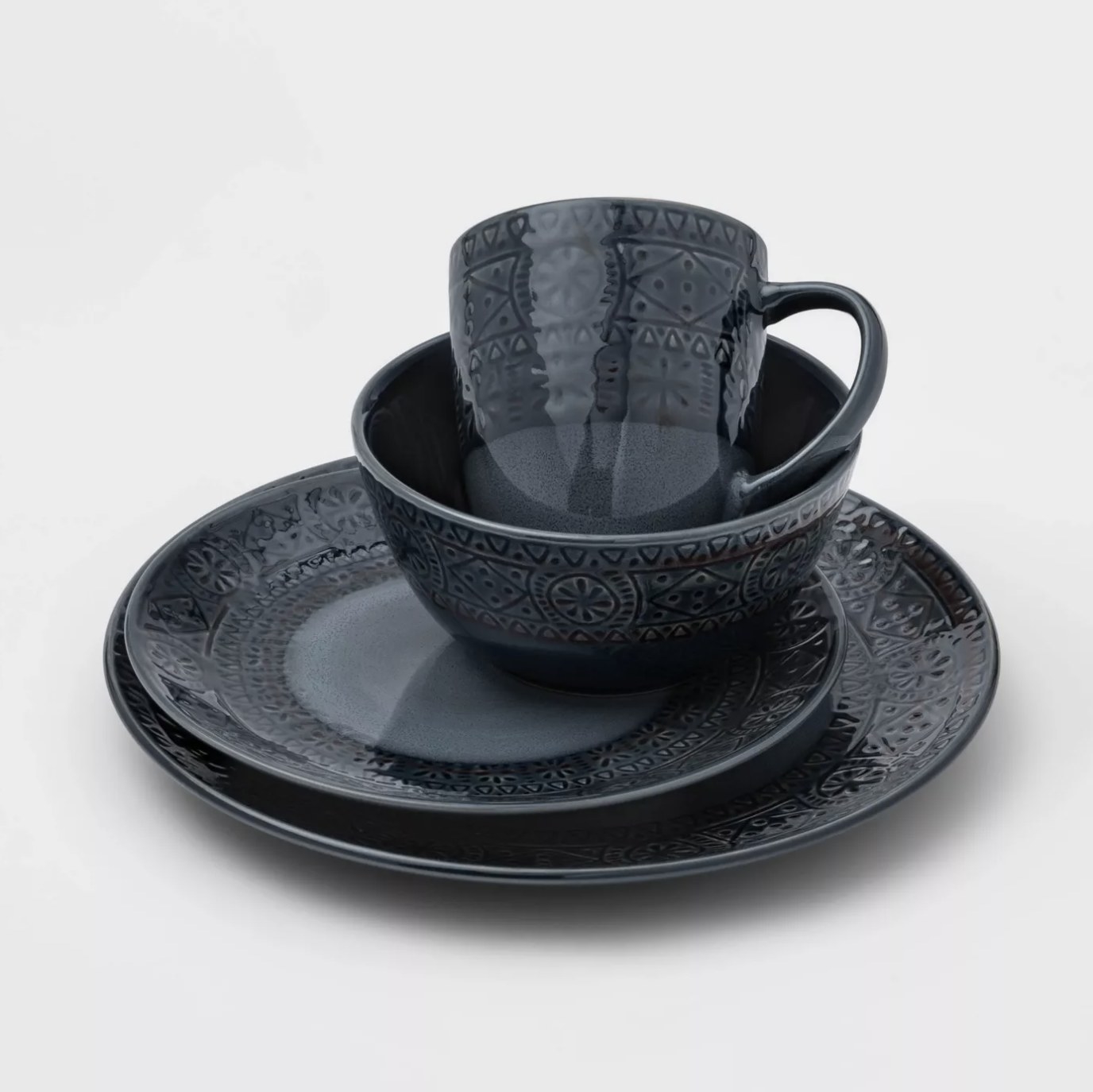 The dark blue dinneware set