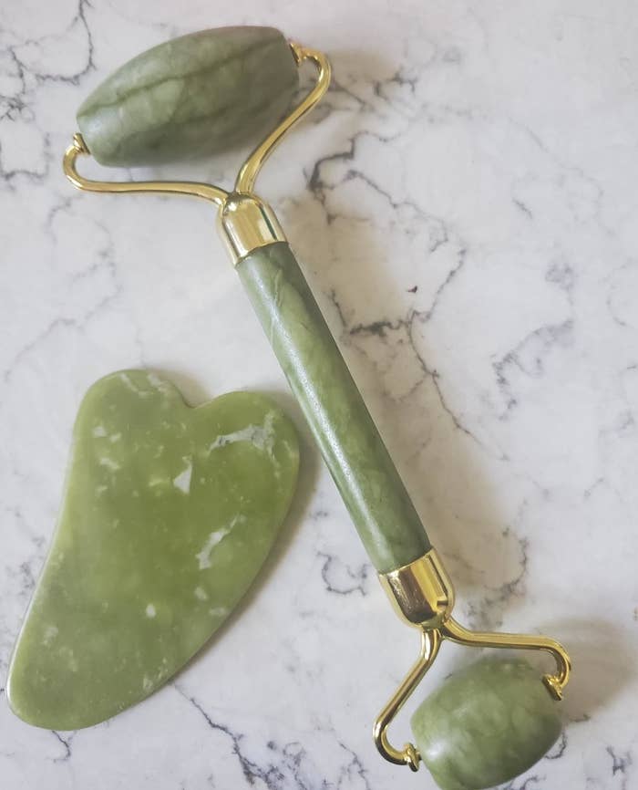 The jade roller and gua sha 