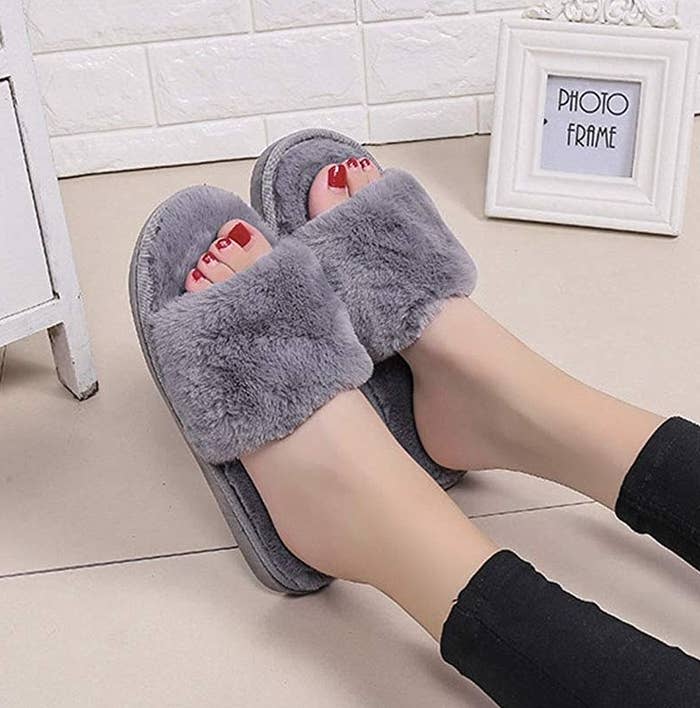 The open toe slide slippers in grey