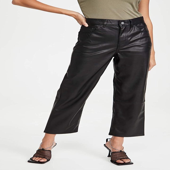 A model wearing the cropped black pants