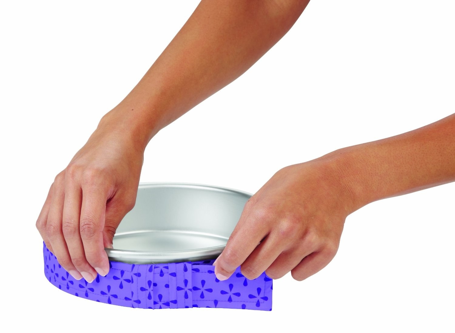 A model puts a purple bake strip on a silver pan