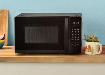 Amazon Basics microwave on kitchen counter