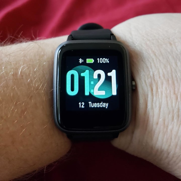 Reviewer wearing smart watch