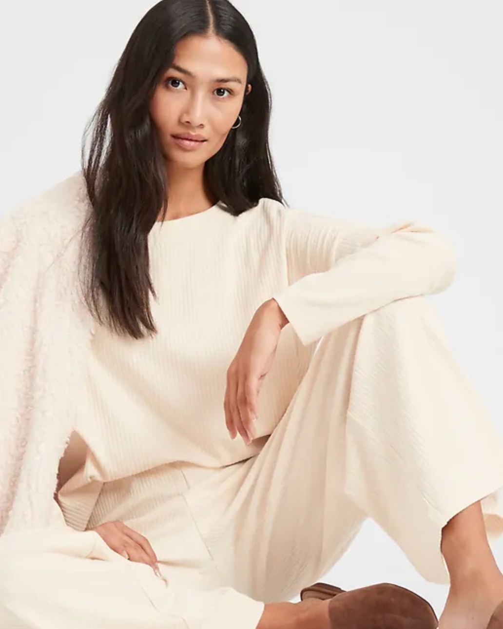 The wide-leg ribbed knit pant in beige