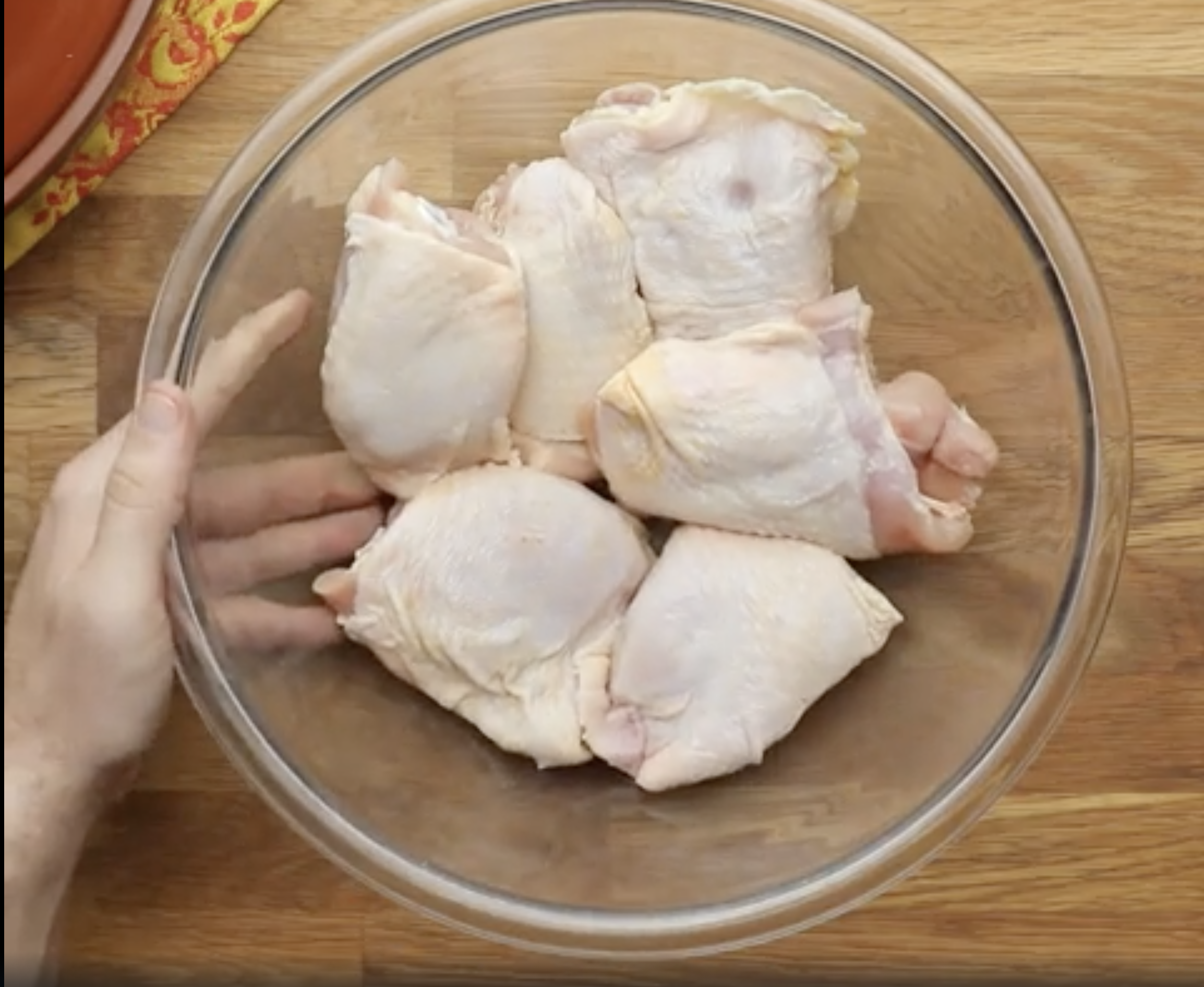 A bowl of raw chicken