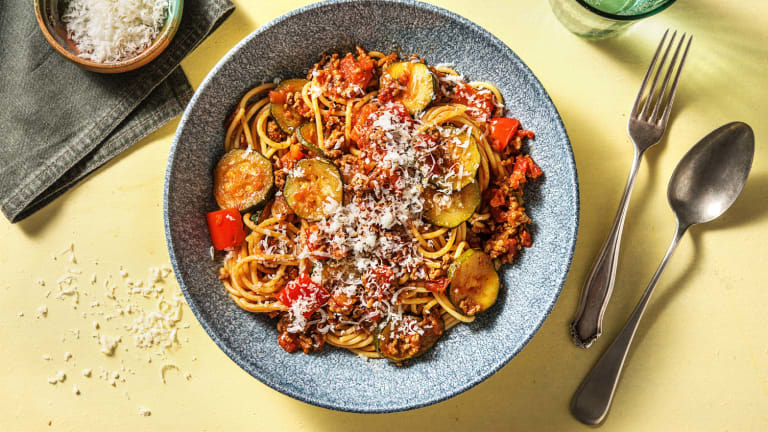 Tomato garlic beef spaghetti with zucchini and sweet peppers