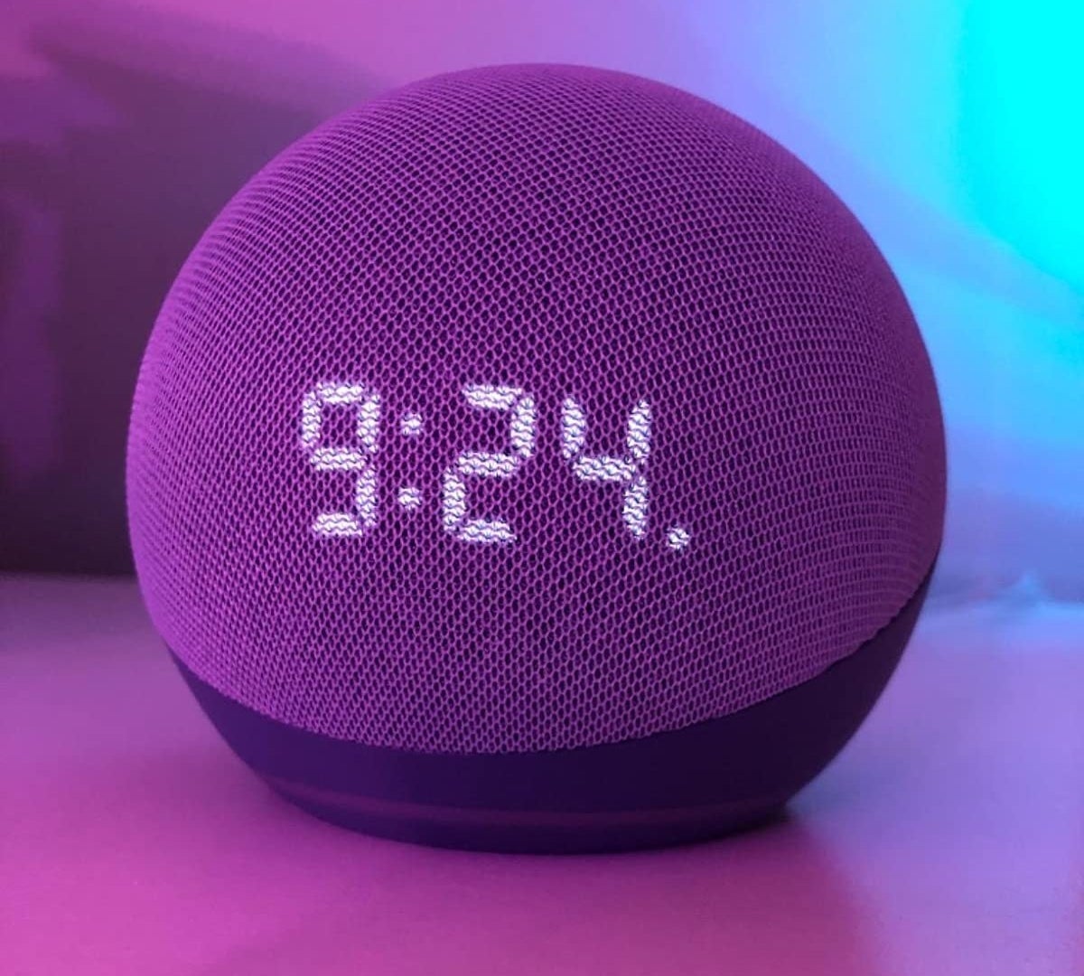 The Echo Dot 4th Gen displaying the time "9:24"